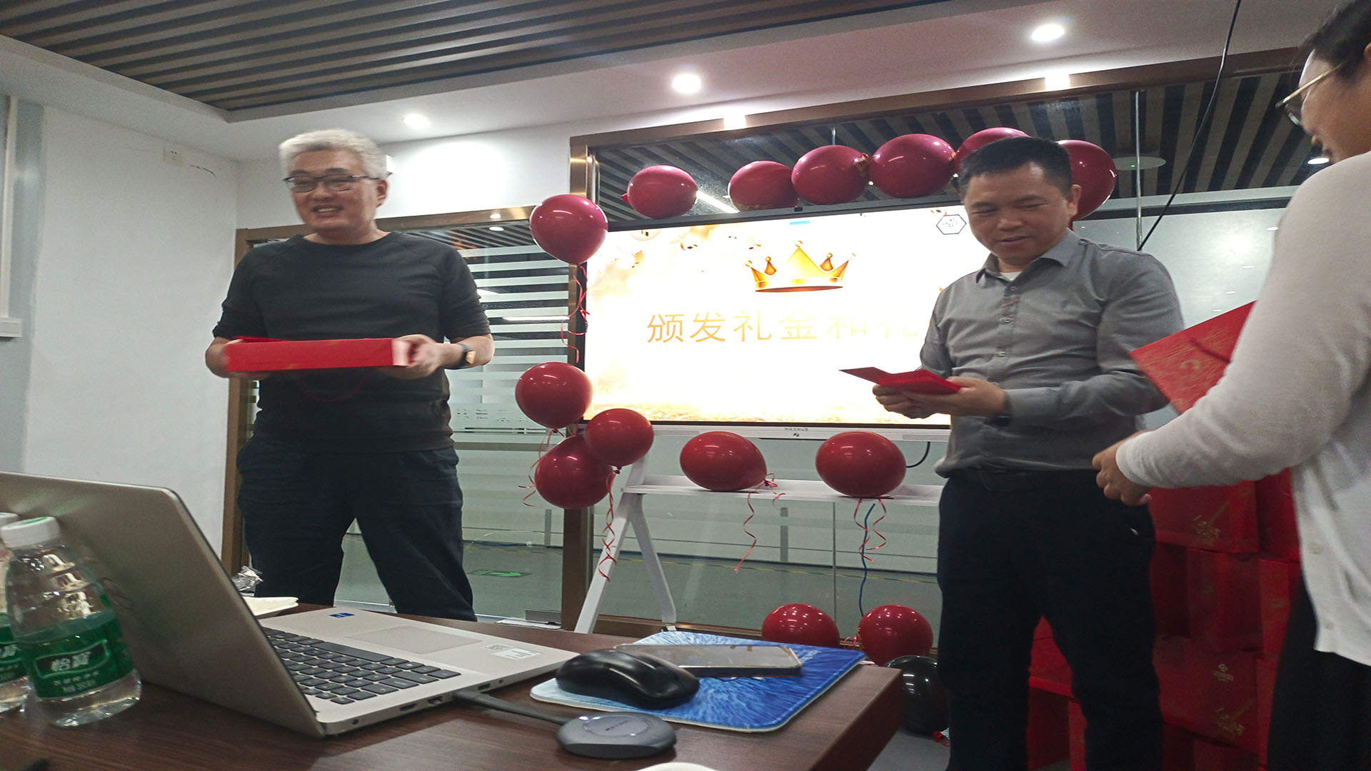 百柔新材第一季生日會(huì) 百柔新材第一季生日會(huì)