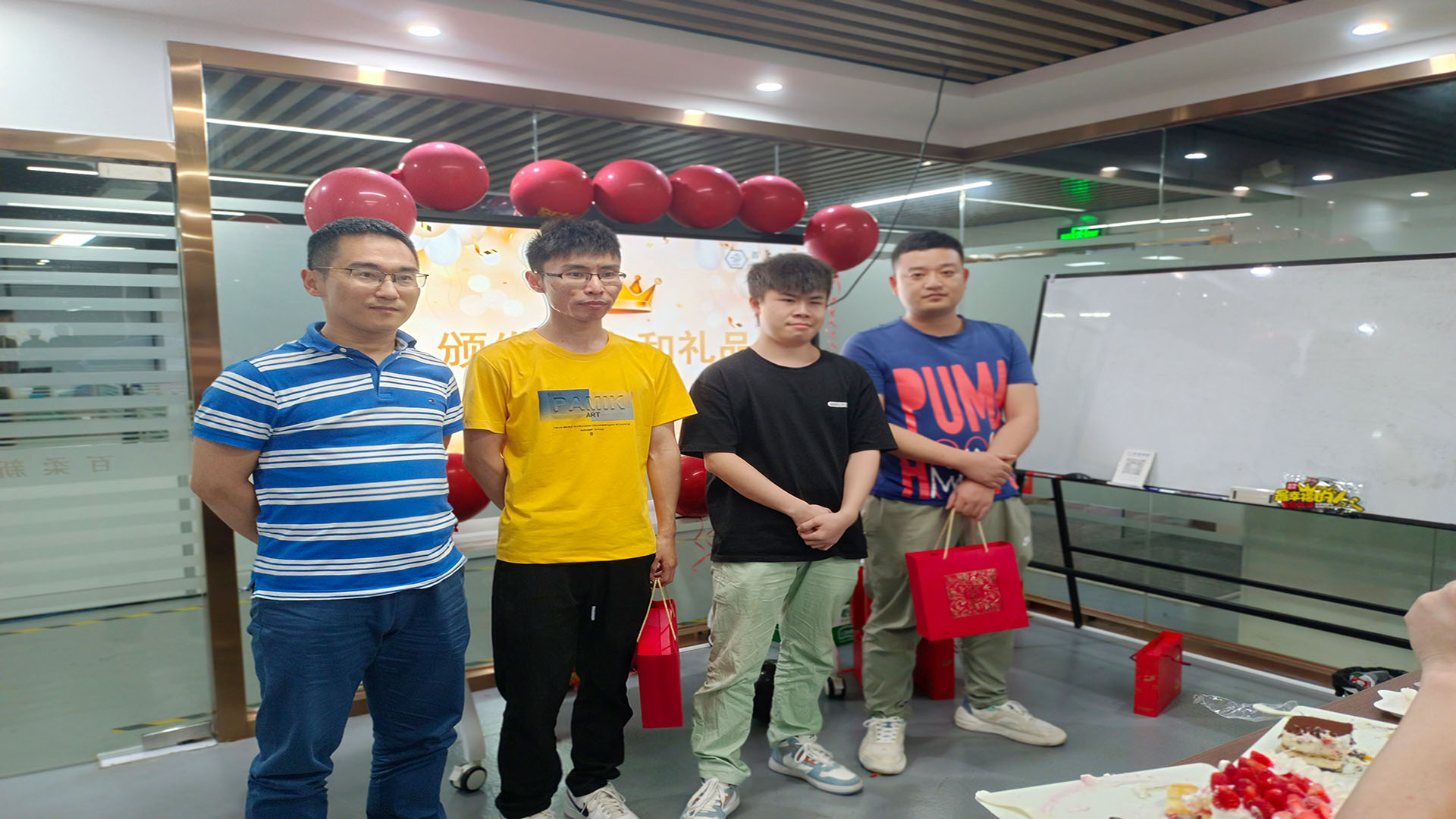 百柔新材第一季生日會(huì) 百柔新材第一季生日會(huì)